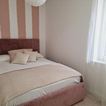 شقة Apartman Maja **** شيبينيك المظهر الخارجي الصورة