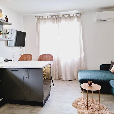 شقة Apartman Maja **** شيبينيك المظهر الخارجي الصورة